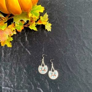 3 / $10 NWT Earrings Silver Western theme